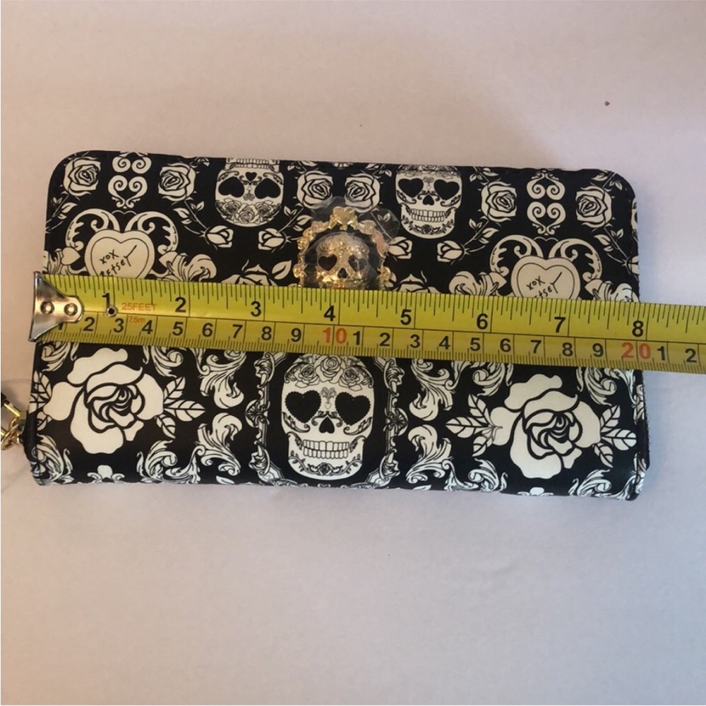 Betsey Johnson Zia Skull Wallet - Picture 5 of 6